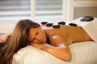 iStock S000003076973-beautiful-woman-with-massage-stones